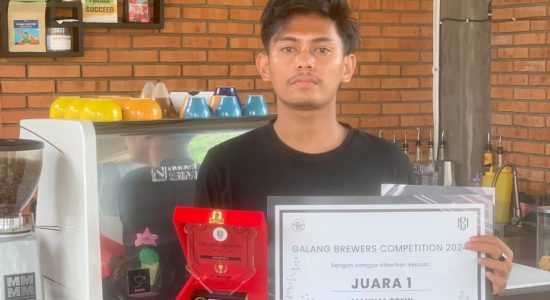 Barista RowCoffee Juara I Manual Brew Competition