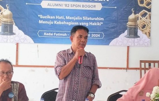 Puluhan guru dari alumni Sekolah Pendidikan Guru Negeri (SPGN) Bogor angkatan tahun 1982-1989 mengelar reuni yang disusul aksi sosial di kawasan Bogor, Jawa Barat Sabtu, 3 Agustus 2024.